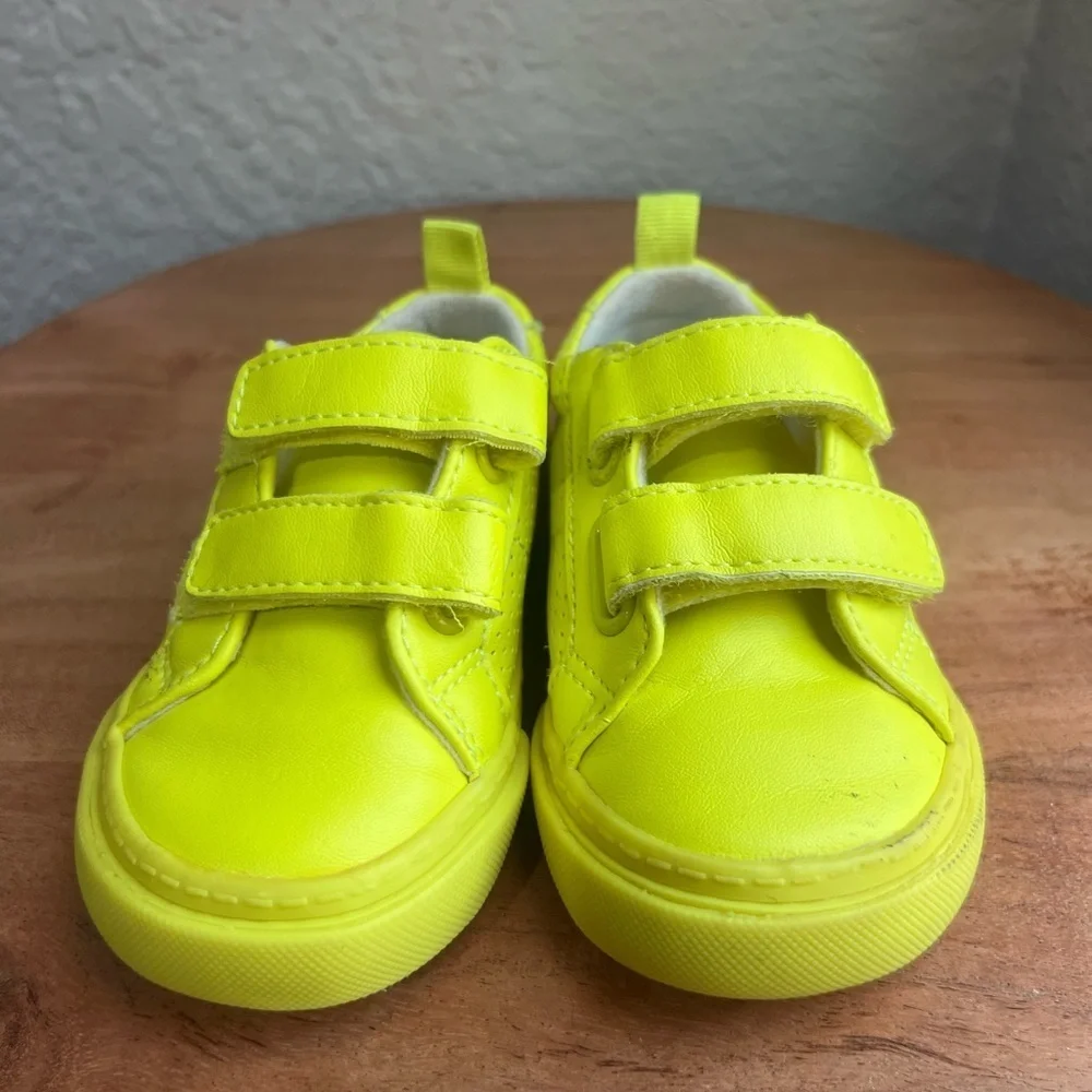 Gap kids shoes size 5 Toodler